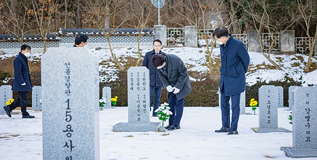 곧고 단단한 용사의 마음으로 썸네일이미지