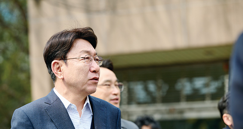 대변혁의 초석 위에 전주를 짓다 썸네일이미지