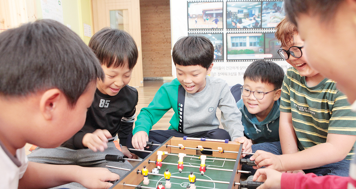 학교놀이터와 생태놀이터 썸네일이미지
