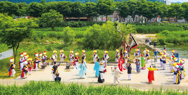 해 질 녘의 축제, 어깨춤이 들썩! 썸네일이미지
