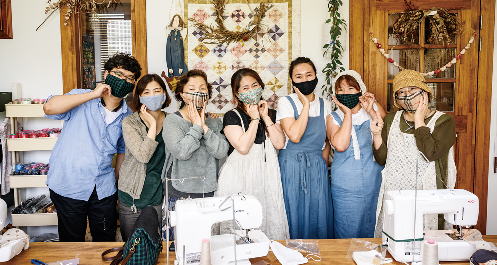 마스크와 손소독제  한땀 한땀 집에서 만들어요 썸네일이미지