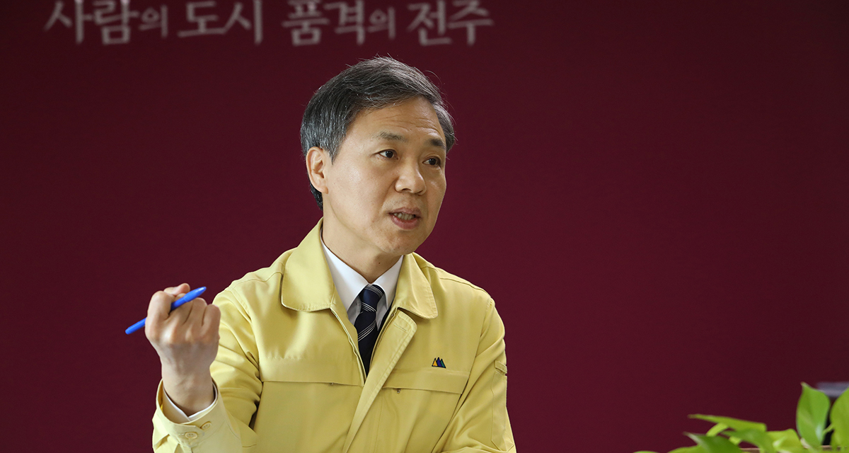 재난기본소득은 “힘들 때 당신 옆에 있다는 것” 썸네일이미지